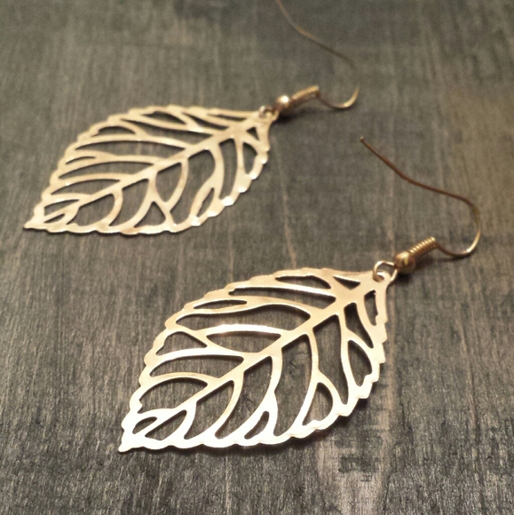 50%off Leaf Earrings 1 Silver left! Free w/ bangle - Picture 3 of 6